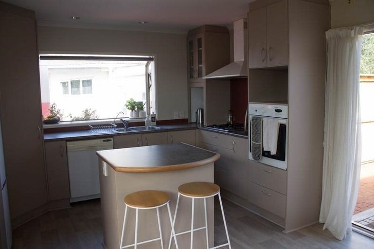 Photo of property in 91 Taikata Road, Te Atatu Peninsula, Auckland, 0610