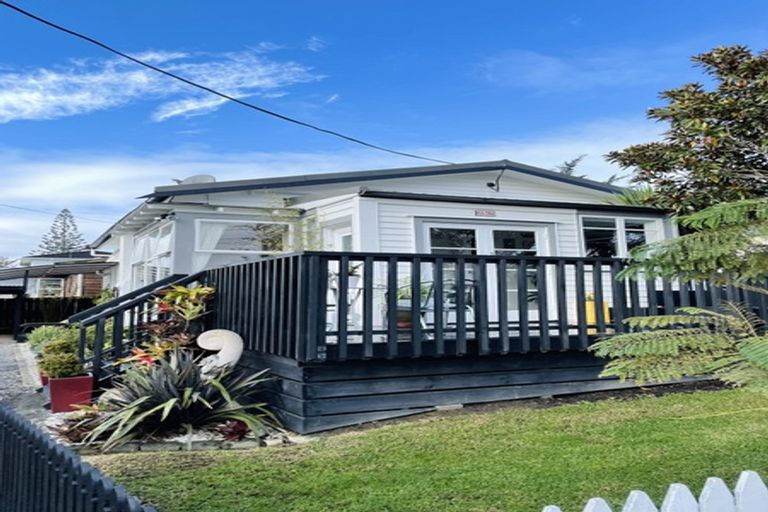 Photo of property in 9 Copley Street, New Lynn, Auckland, 0600
