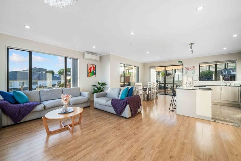 Photo of property in 19 Kereru Rise, Papakura, 2110