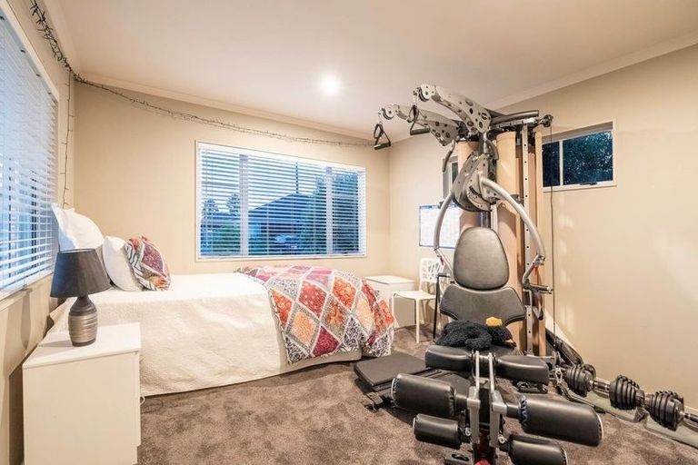 Photo of property in 5 Chateau Rise, Flat Bush, Auckland, 2016