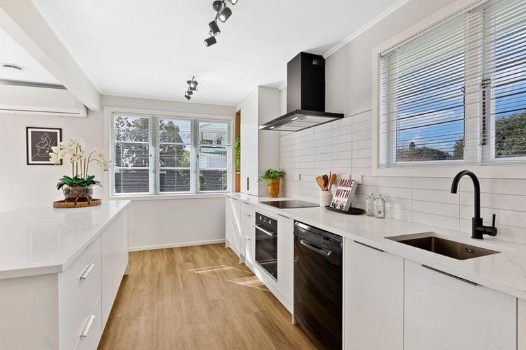 Photo of property in 2/38 Edwards Avenue, Henderson, Auckland, 0610