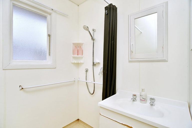 Photo of property in 2/21 Dunedin Street, Redwood, Christchurch, 8051