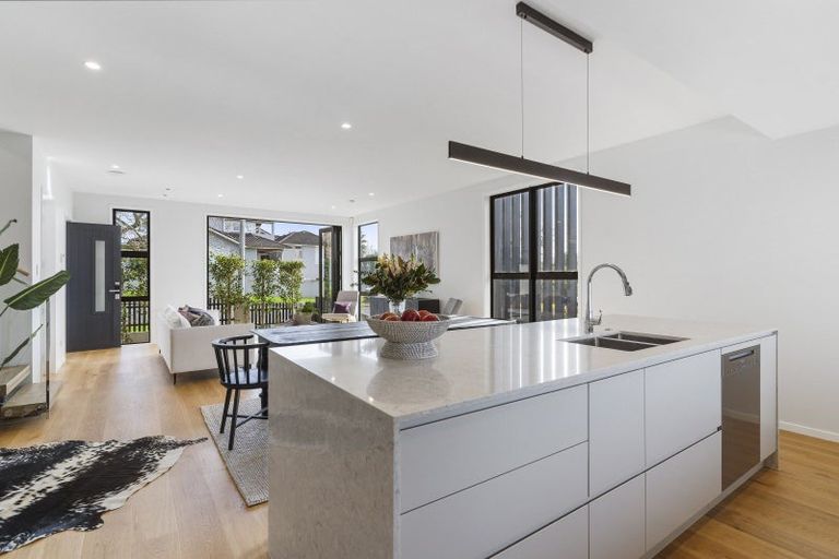 Photo of property in 16a Killarney Street, Takapuna, 0622