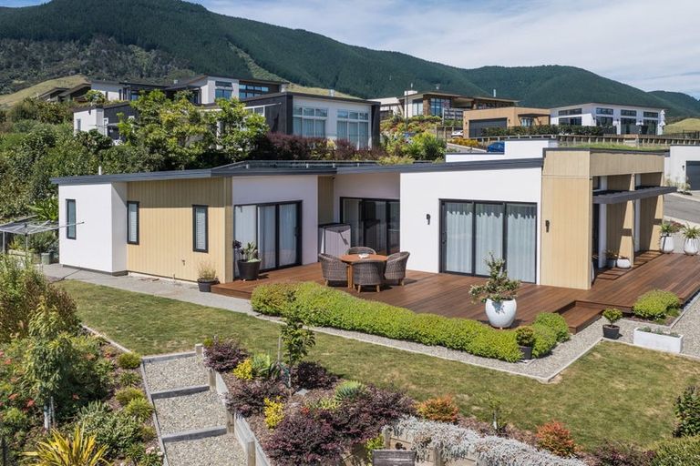 Photo of property in 18 Hill Tops Way, Stoke, Nelson, 7011