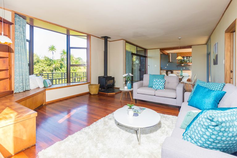 Photo of property in 10 Mceldowney Road, Titirangi, Auckland, 0604