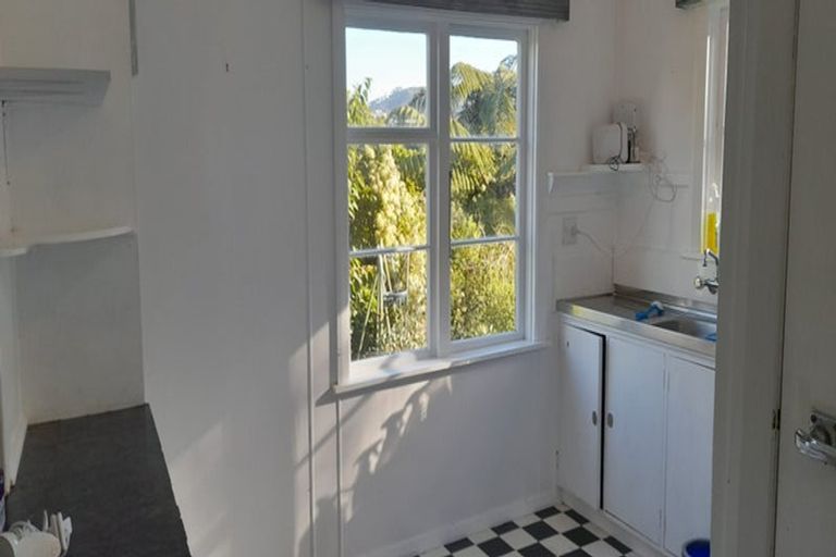 Photo of property in 21 Pembroke Road, Northland, Wellington, 6012