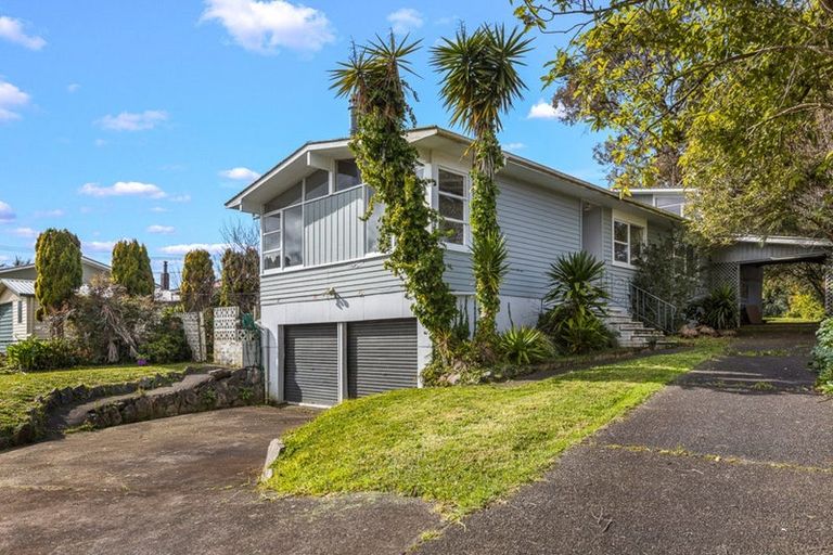 Photo of property in 2 Coburg Street, Henderson, Auckland, 0612