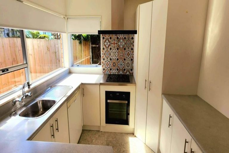 Photo of property in 11 Gloria Avenue, Te Atatu Peninsula, Auckland, 0610