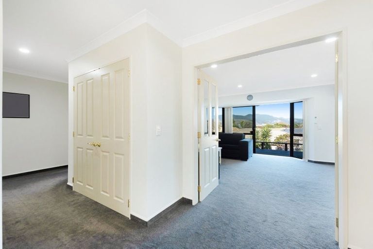 Photo of property in 6 Shearwater Rise, Paraparaumu Beach, Paraparaumu, 5032