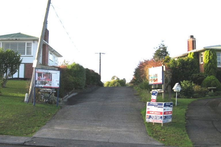 Photo of property in 112 Triangle Road, Massey, Auckland, 0614