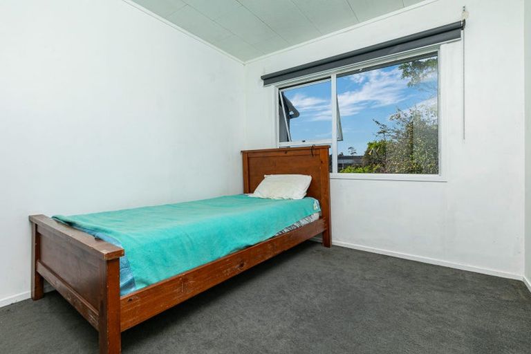 Photo of property in 11 Landsdale Place, Massey, Auckland, 0614