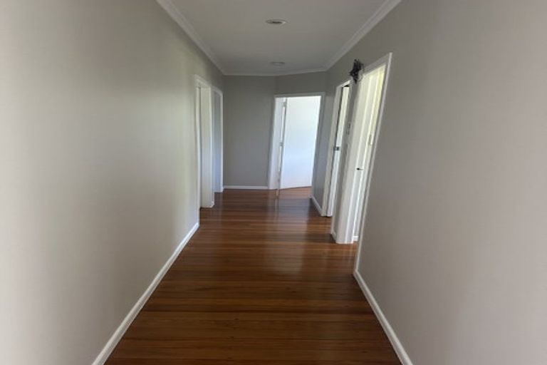 Photo of property in 5 Edgerton Road, Te Atatu Peninsula, Auckland, 0610