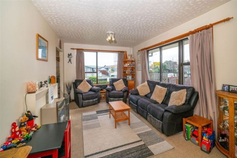 Photo of property in 24 Skerten Avenue, Hornby, Christchurch, 8042