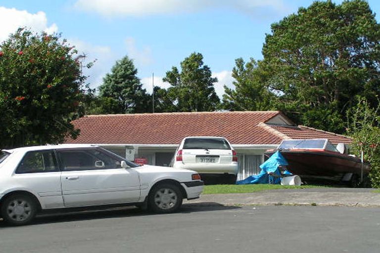 Photo of property in 8 Kilcar Place, Massey, Auckland, 0614