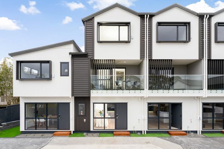 Photo of property in 16c Saint Catherine Crescent, West Harbour, 0618