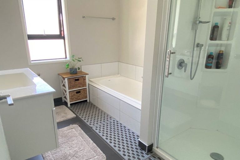 Photo of property in 7 Discovery Place, Marfell, New Plymouth, 4310