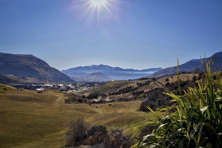 Photo of property in 52 Orford Drive, Jacks Point, Queenstown, 9371