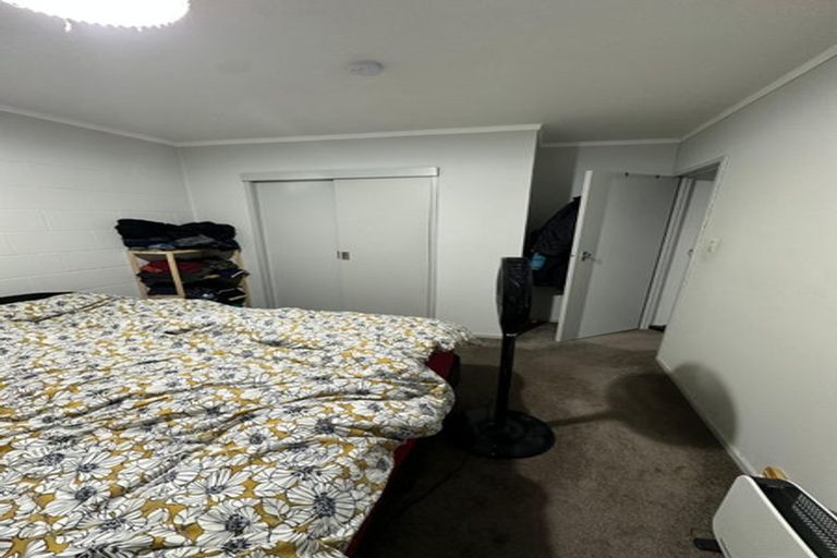 Photo of property in 2 Paton Avenue, Te Atatu South, Auckland, 0610