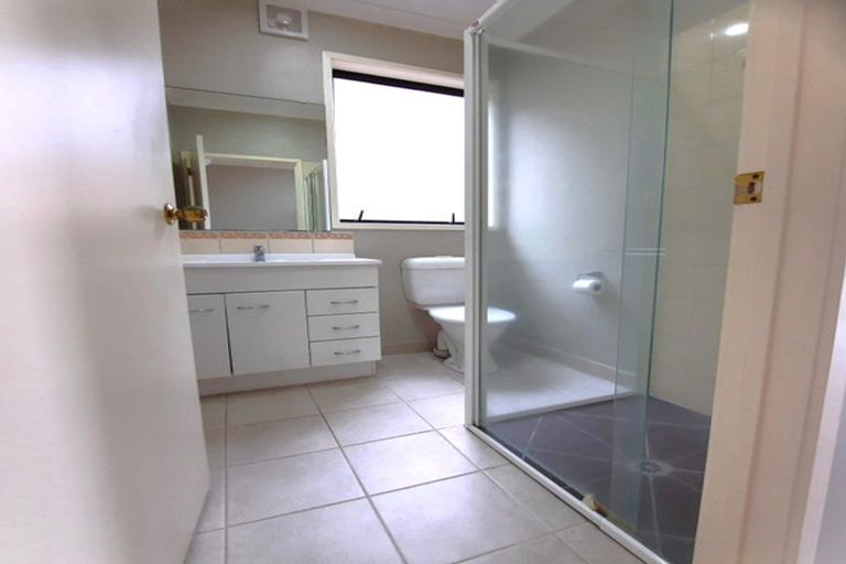 Photo of property in 2a Castleton Drive, Howick, Auckland, 2014