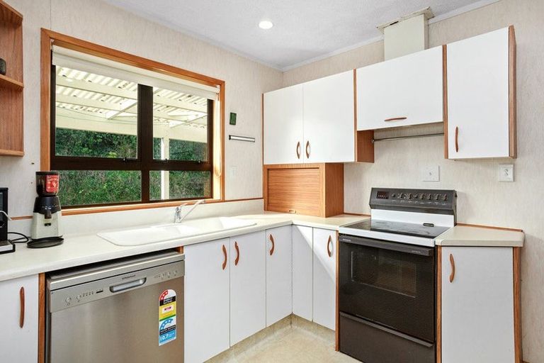 Photo of property in 6 Zande Terrace, Tawa, Wellington, 5028