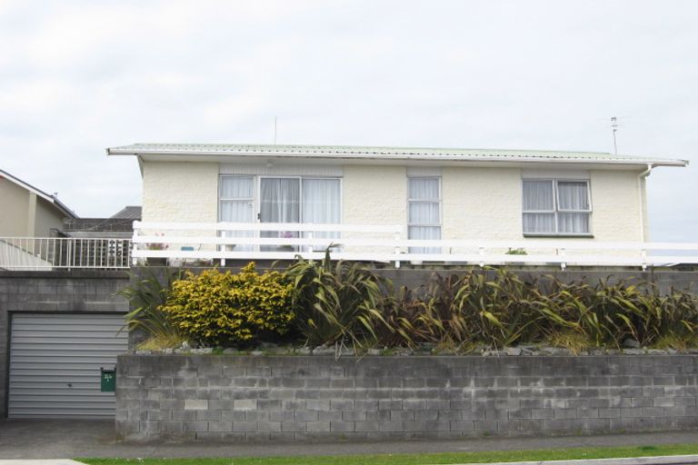Photo of property in 2/246 Courtenay Street, Strandon, New Plymouth, 4312