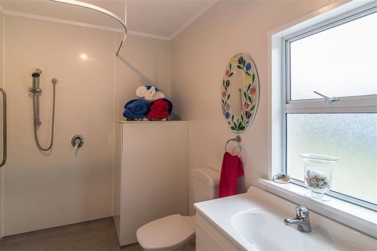 Photo of property in 68 Broderick Road, Johnsonville, Wellington, 6037