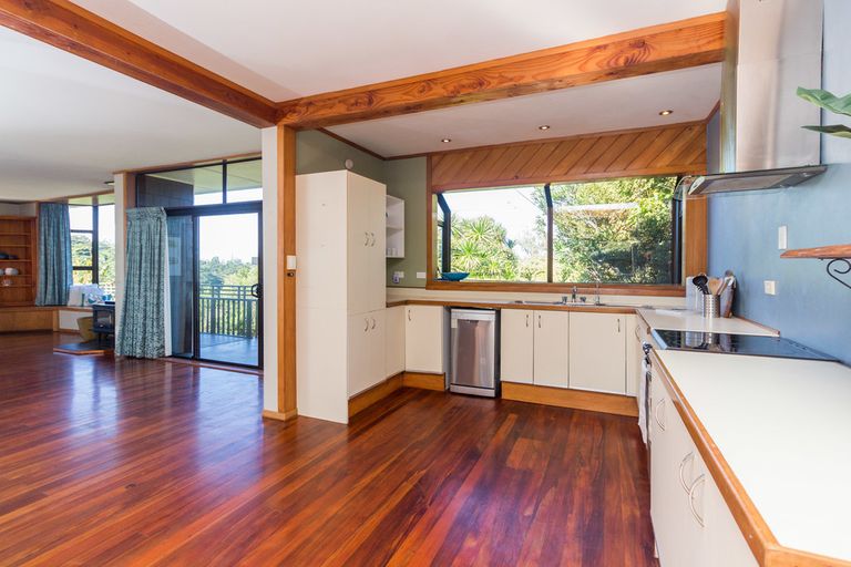 Photo of property in 10 Mceldowney Road, Titirangi, Auckland, 0604