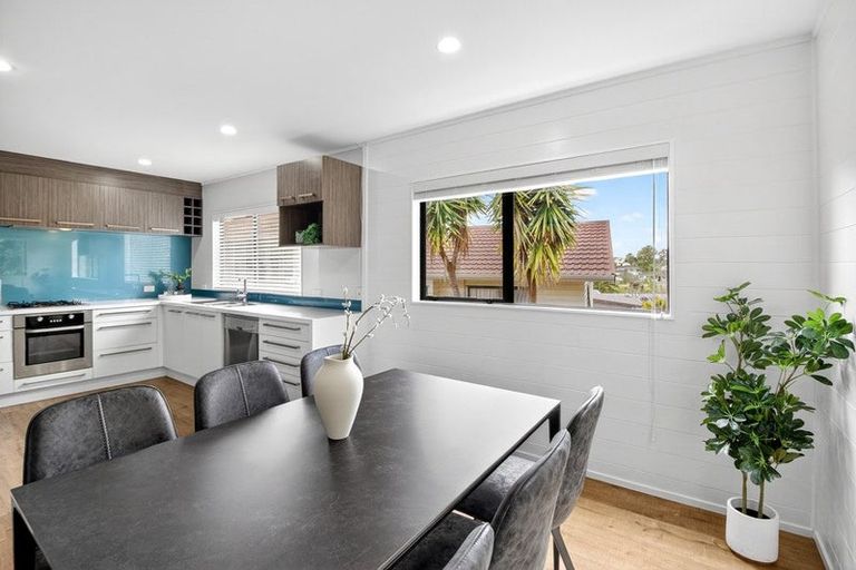 Photo of property in 11 Longview Rise, Massey, Auckland, 0614