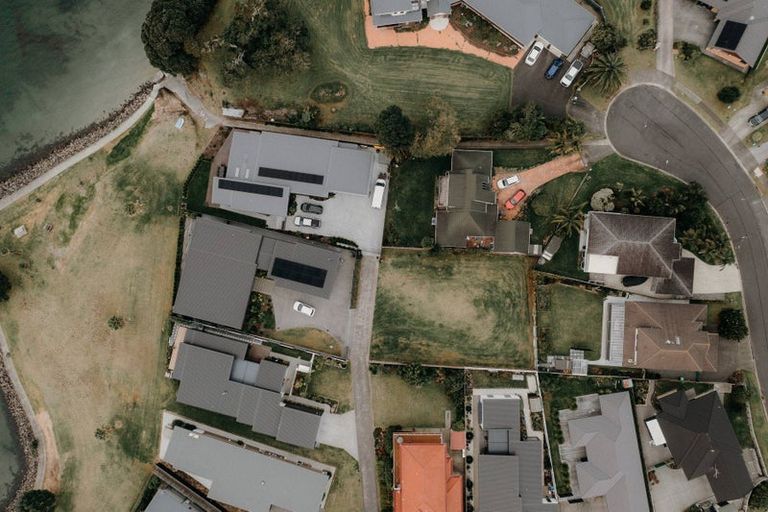 Photo of property in 10 Aarts Place, One Tree Point, 0118