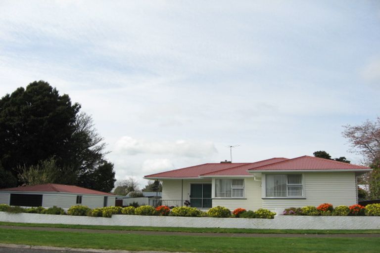 Photo of property in 1 Pukatea Street, Inglewood, 4330