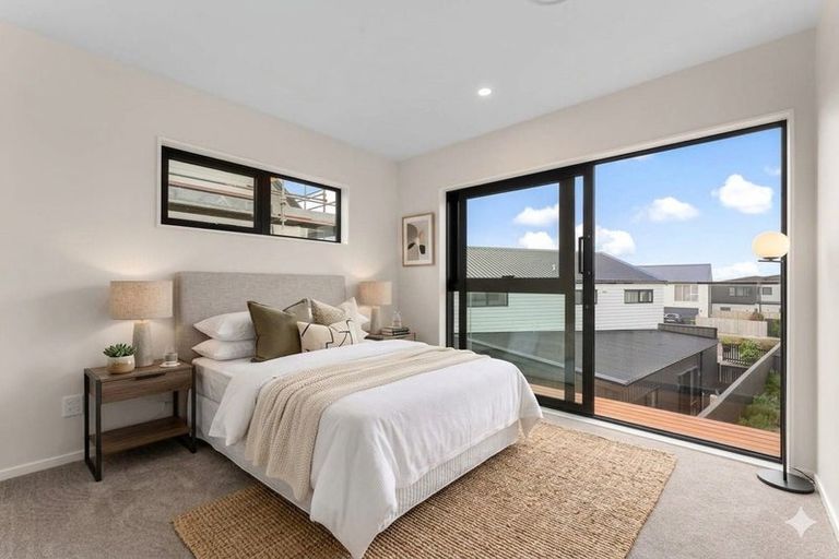 Photo of property in 12 Harbourside Parade, Hobsonville, Auckland, 0616