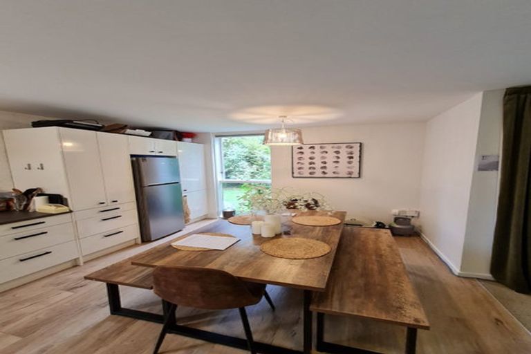 Photo of property in 141 Churton Drive, Churton Park, Wellington, 6037