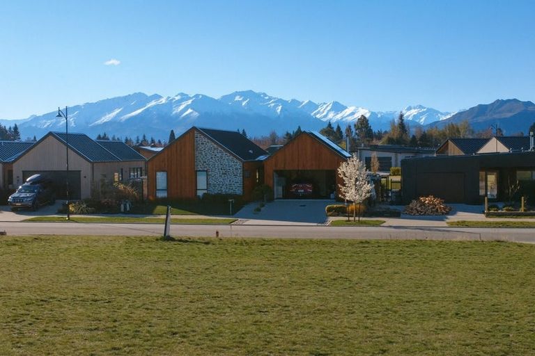 Photo of property in 10 Doug Ledgerwood Drive, Wanaka, 9305