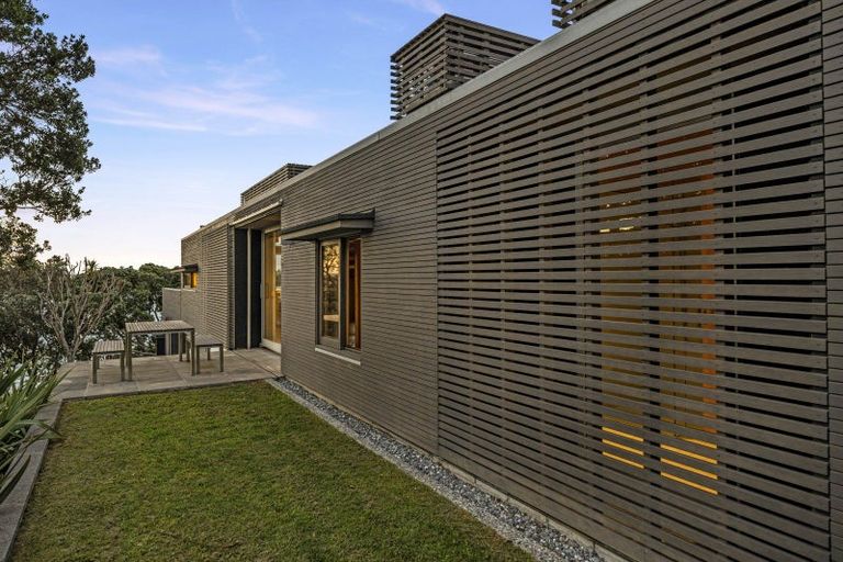 Photo of property in 94 Stanley Point Road, Stanley Point, Auckland, 0624