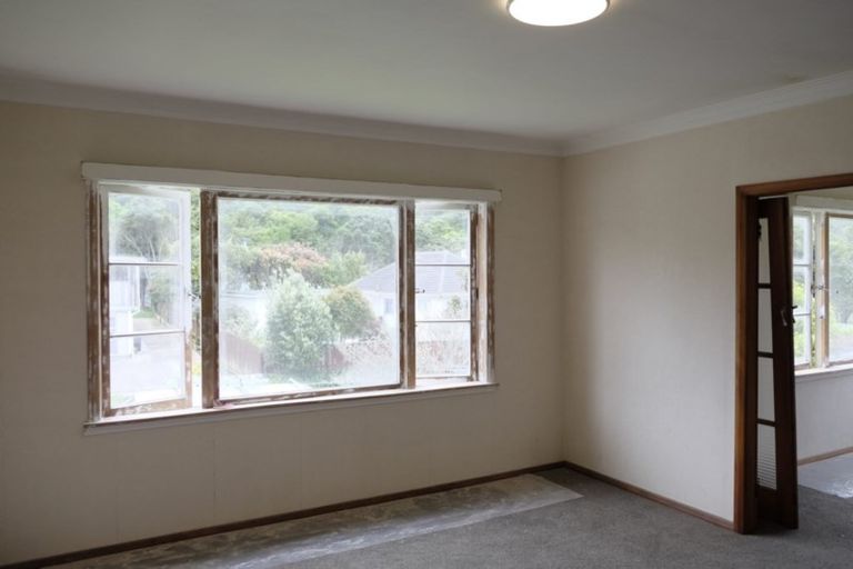 Photo of property in 3 Huia Street, Tawa, Wellington, 5028