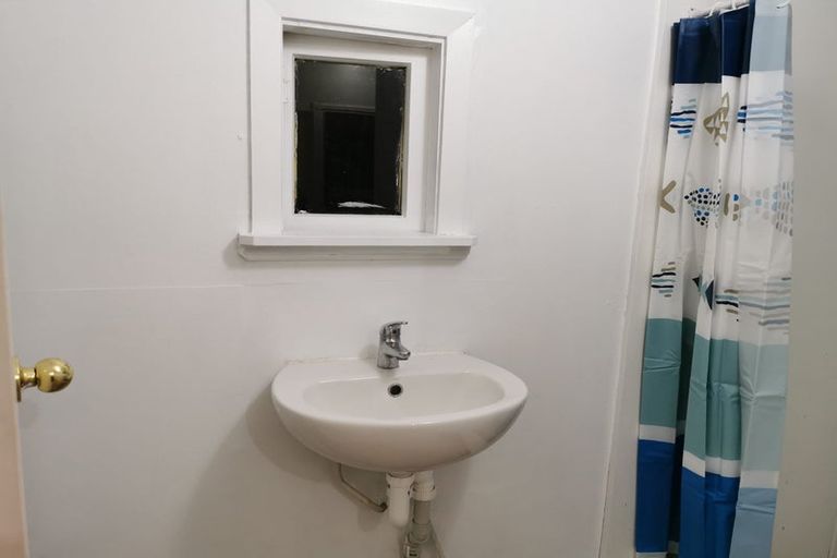 Photo of property in 88 Newlands Road, Newlands, Wellington, 6037