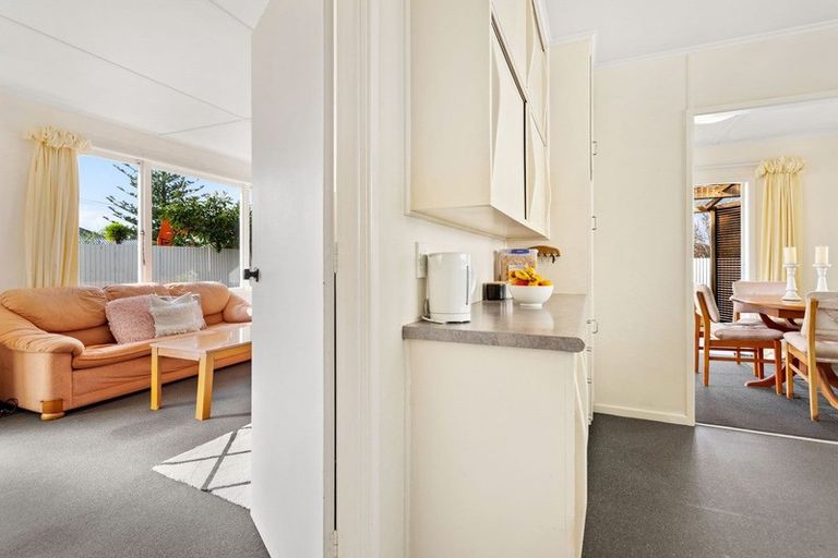 Photo of property in 99 Hobsonville Road, West Harbour, Auckland, 0618