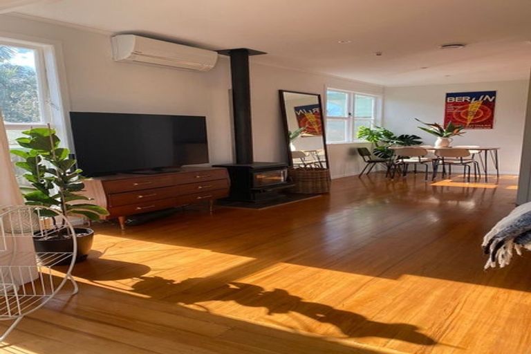 Photo of property in 25 Paragon Avenue, Beach Haven, Auckland, 0626