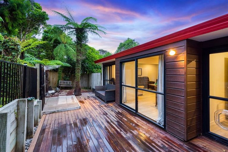 Photo of property in 22 Darcy Place, Massey, Auckland, 0614