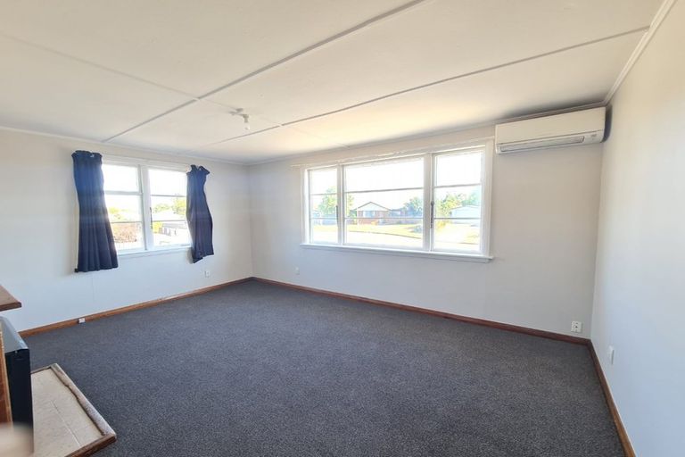 Photo of property in 27 Avro Crescent, Hornby, Christchurch, 8042
