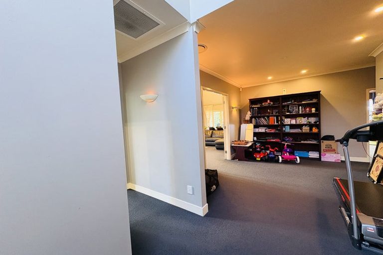 Photo of property in 6 Holly Court, Palmerston North, 4410