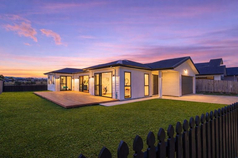 Photo of property in 39 Mcindoe Road, Kumeu, 0810