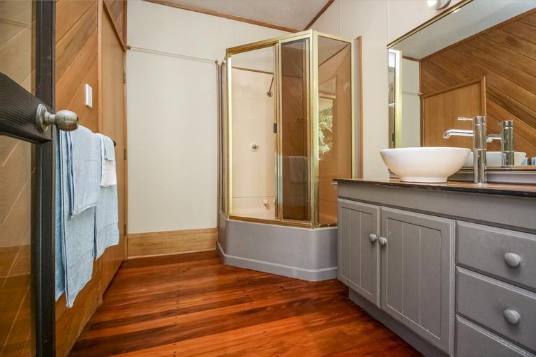 Photo of property in 10 Mceldowney Road, Titirangi, Auckland, 0604