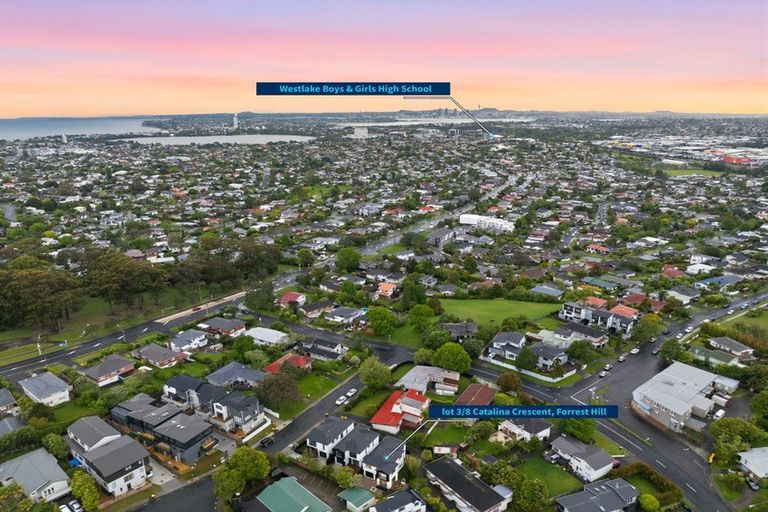 Photo of property in 8c Catalina Crescent, Forrest Hill, Auckland, 0620
