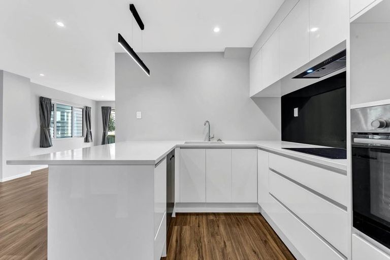 Photo of property in 5 Tahingamanu Road, Hobsonville, Auckland, 0616