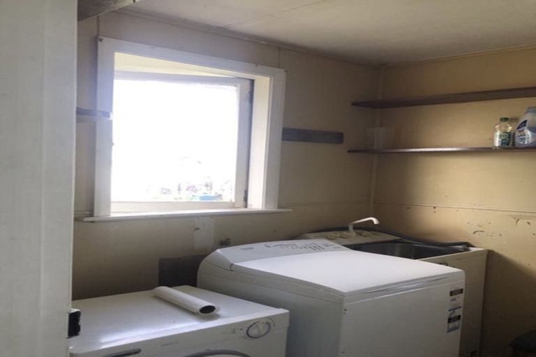 Photo of property in 2 Sutton Place, Hawera, 4610