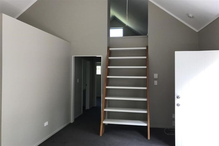 Photo of property in 5 Lysander Crescent, Beach Haven, Auckland, 0626