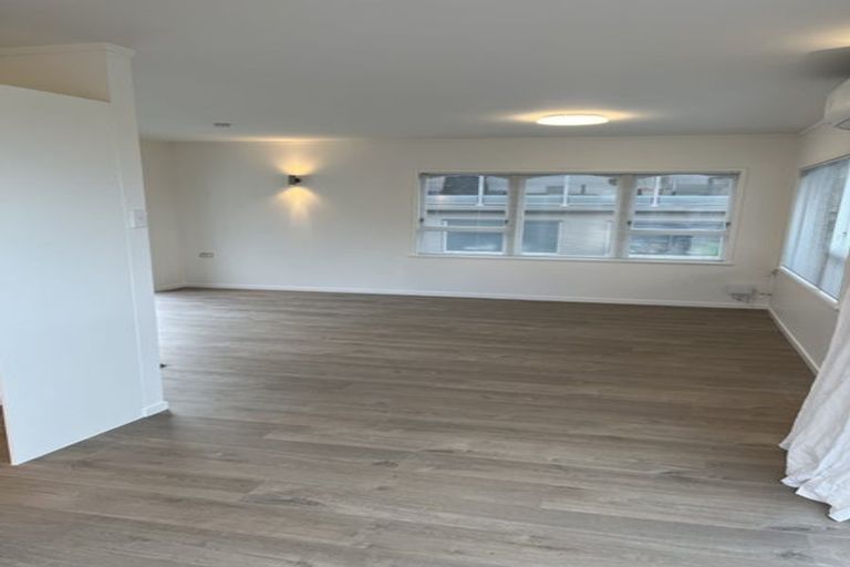 Photo of property in 1/45 Castor Bay Road, Castor Bay, Auckland, 0620