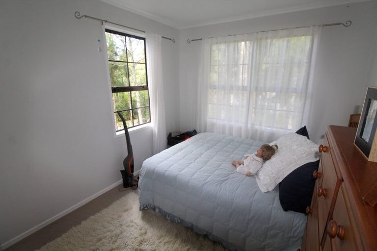 Photo of property in 5 Kaurimu Rise, Titirangi, Auckland, 0604