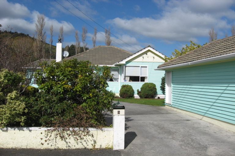 Photo of property in 5 Gibbs Crescent, Wainuiomata, Lower Hutt, 5014